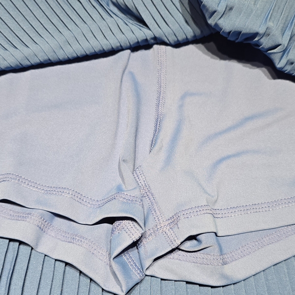 Elegant Blue Pleated Skort. Size Medium. - Picture 5 of 5